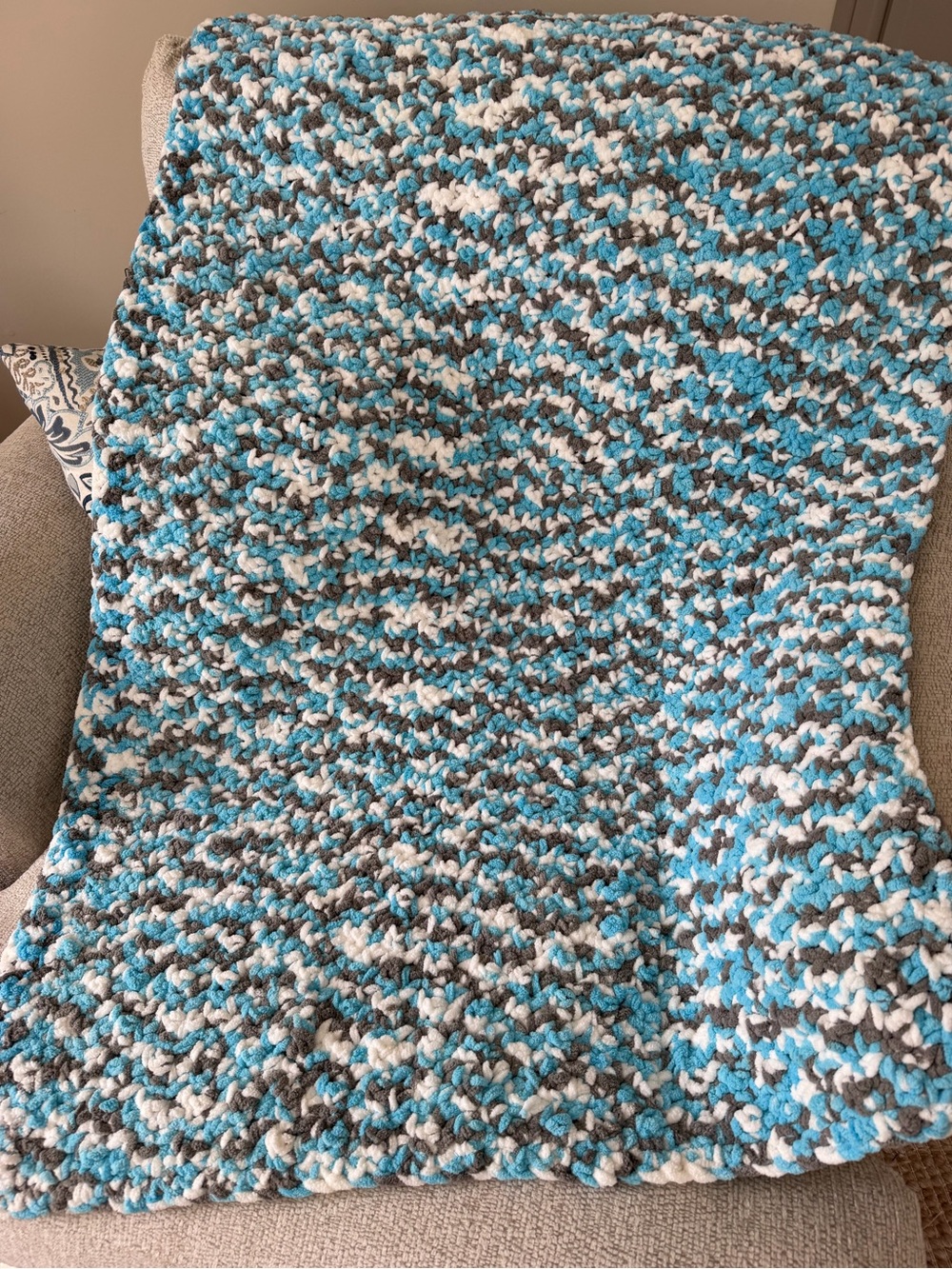 Plush Chunky Knit Kids Blanket in Blue, White & Gray